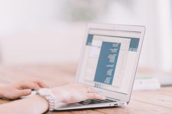 laptop 1149412 flipped scaled